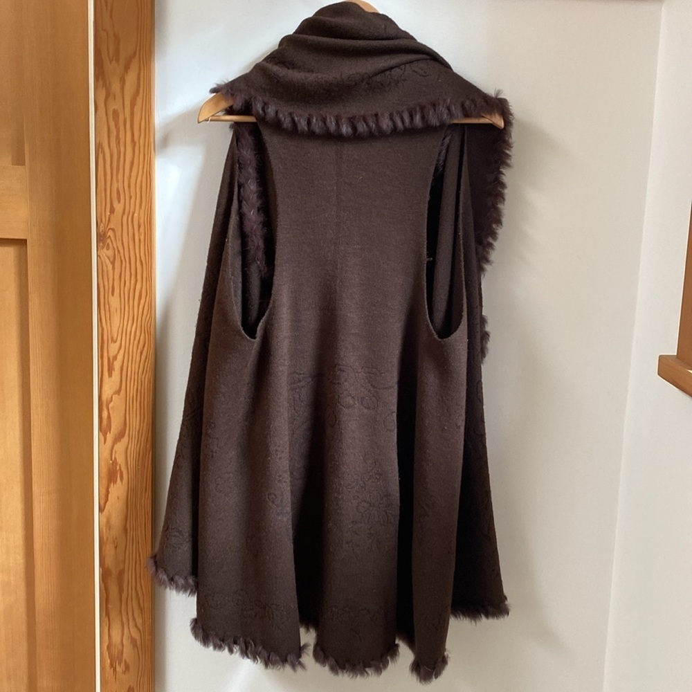 🤍 Embossed Circle Knit Vest - Picture 4 of 6